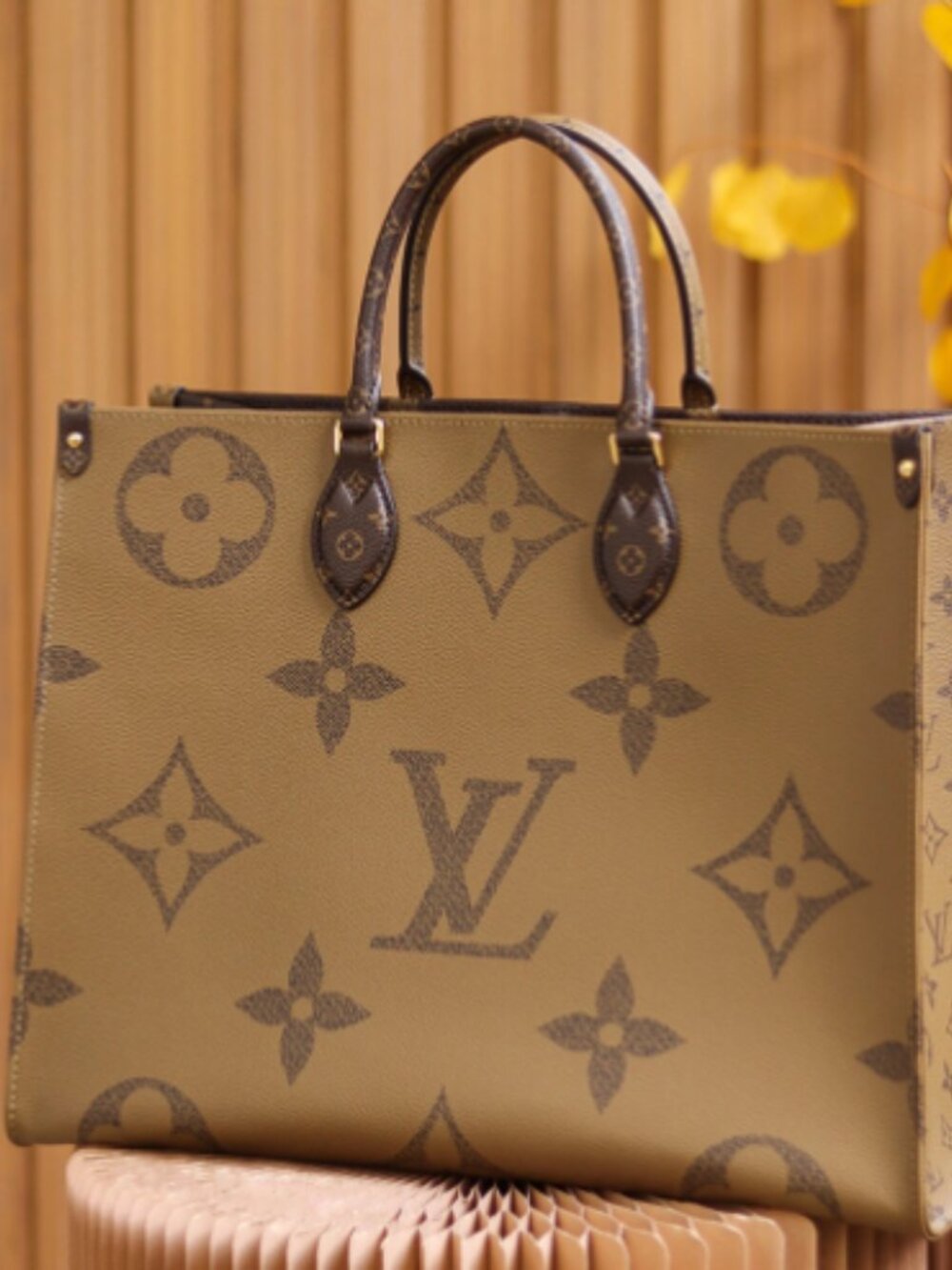 Louis Vuitton Tote Bags - Picture 3 of 7